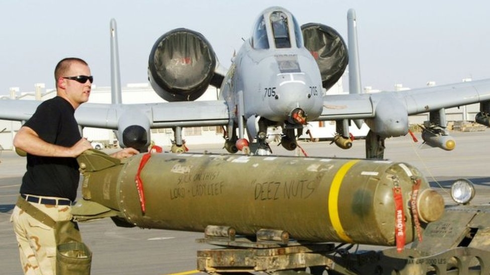 US delays ban on 'unsafe' cluster bombs