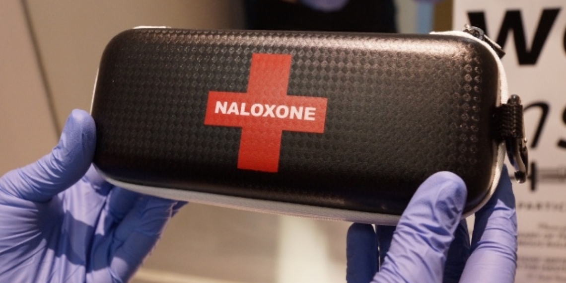B.C. government to provide free take-home naloxone kits at pharmacies throughout province