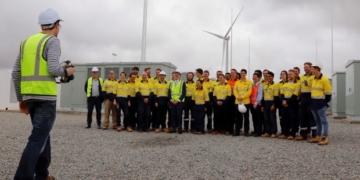 World's biggest lithium-ion battery plugs into Australia's grid