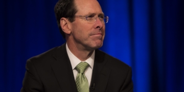 AT&T to pay $1,000 bonus due to tax cuts