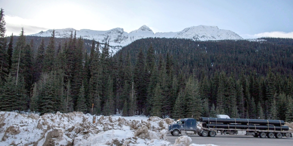 Skiers warned after tracks found in area bombed for avalanches at Rogers Pass, B.C.