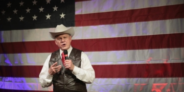Alabama Senate race: Trump records robo-call for Roy Moore