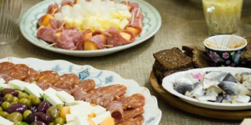 'Crappy dinner parties' and 2 other tricks to entertain over the holidays