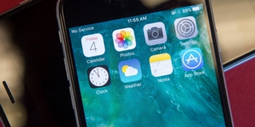 Unlocked cellphones mean Canadians will save money at home and abroad, says advocate