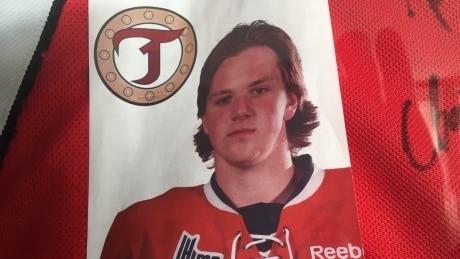 Hockey league apologizes 4 years after teen player’s on-ice death