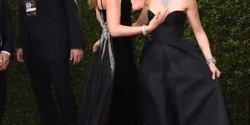 Golden Globes kicks off under cloud of sex scandals