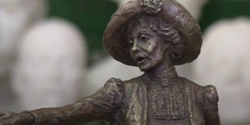 Emmeline Pankhurst: Artist begins work on statue
