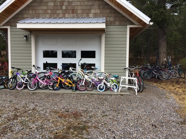 Retired B.C. builder dumpster dives for bikes, fixes hundreds for kids