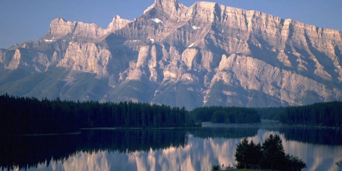 Finance minister defends choice of Banff for cabinet retreat