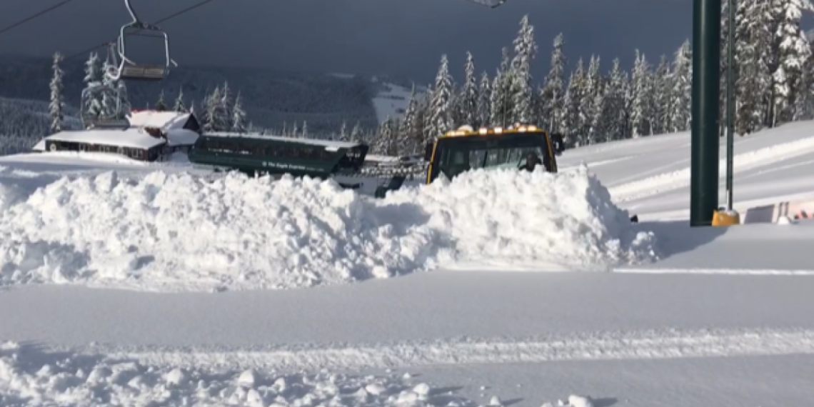 Heavy snowfall shuts Mount Washington ski resort