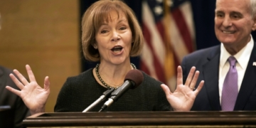 Democrat Senators Smith and Jones sworn in, trimming Republican majority