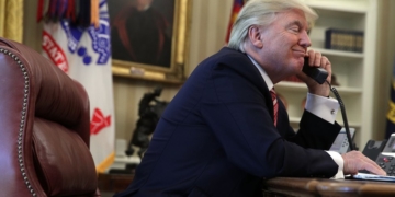 US shutdown: White House voicemail changed to blame Democrats