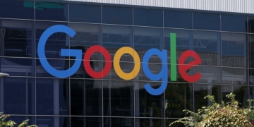 Google sued over 'male discrimination'