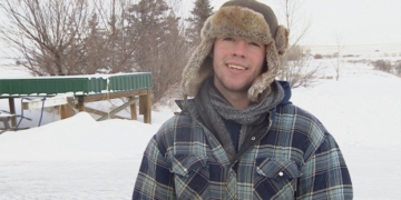 Backyard hockey rink? Hold my beer says Alberta man, who built 2 curling sheets for bonspiel fundraiser