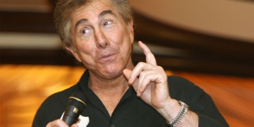 Las Vegas casino magnate Steve Wynn denies abusing employees
