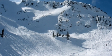 Rescuers find 2 missing snowmobilers near Revelstoke, B.C.