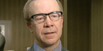 Close workplace smoking ban loopholes, advocacy group urges Alberta government