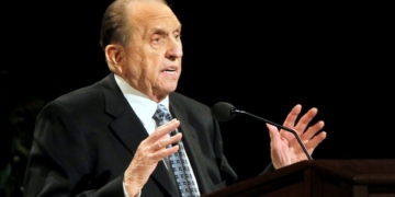 Thomas Monson: President of the Mormon Church dies at 90