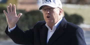 Fire and Fury: Trump allies dismiss 'fantasy book'