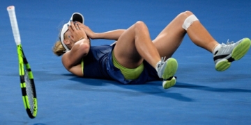 Australian Open: Wozniacki beats Halep to win 1st major