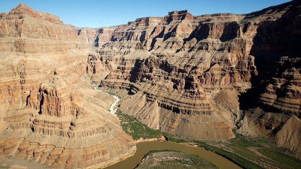 Grand Canyon helicopter crash kills three