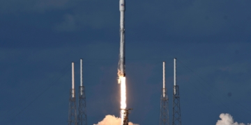 SpaceX rocket dumped in ocean 'amazingly' survives