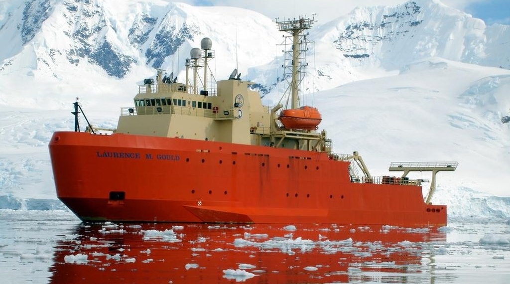 Argentine navy rescues US scientists from Antarctica