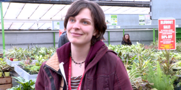 Customers flock to Sunnyside garden centre for 100-year-old store's last spring season