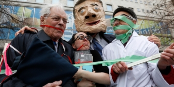 It's official — the Harper government muzzled scientists. Some say it's still happening