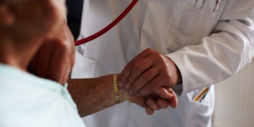 Quebec doctors make more money than ever, but access to health care hasn’t improved: study