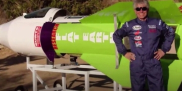 Flat-Earther launches DIY rocket