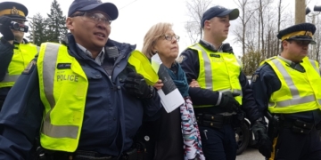Federal Green Party Leader Elizabeth May arrested at anti-pipeline protest
