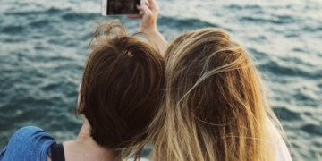 Selfies distort face’s appearance, plastic surgeons warn