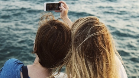 Selfies distort face’s appearance, plastic surgeons warn