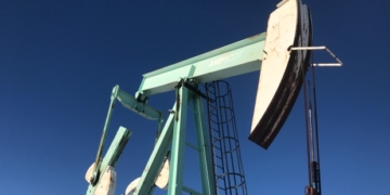 Canadian light oil prices hit with same discounts afflicting oilsands