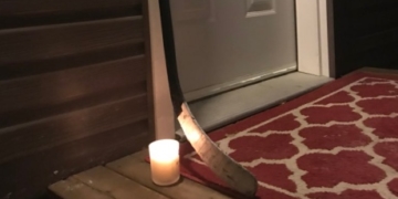 1 hockey stick on a porch led to this North American tribute to the Humboldt Broncos