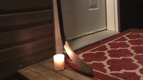 1 hockey stick on a porch led to this North American tribute to the Humboldt Broncos