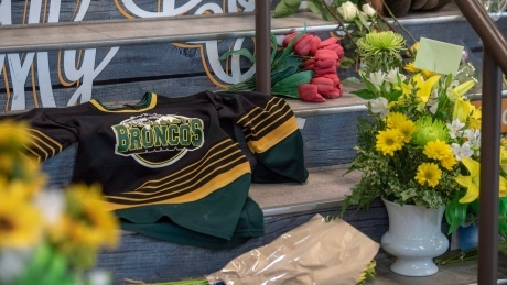 Humboldt mourns together ahead of vigil in honour of 15 Broncos crash victims