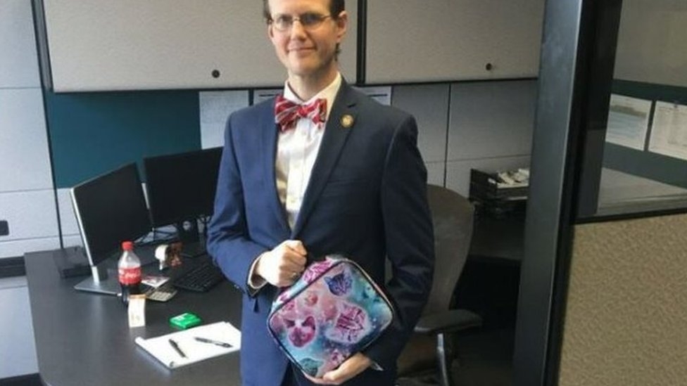 Man takes cat lunchbox to work in support of bullied cousin