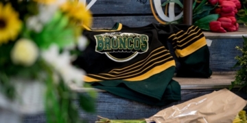 Canada crash: Country mourns Humboldt Broncos bus dead