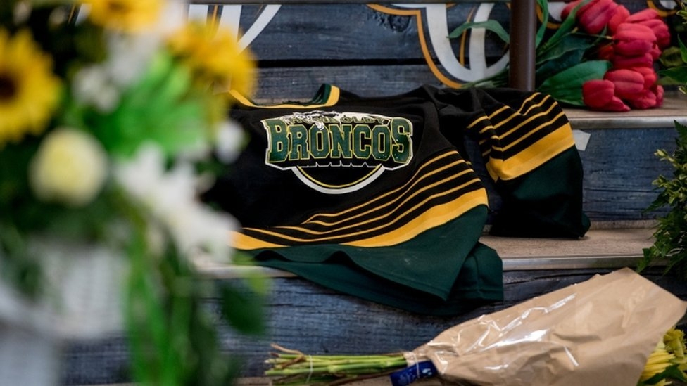 Canada crash: Country mourns Humboldt Broncos bus dead