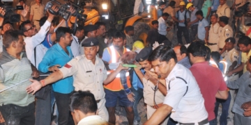 Hotel collapses in central India, killing 10