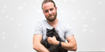 Claws out in documentary about competitive cat pageant circuit