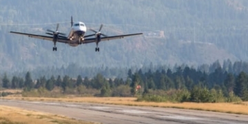 Vehicle just avoided collision with plane in Trail, B.C., TSB says