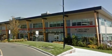 Off-duty paramedics, lifeguards save 5-year-old boy from drowning in pool