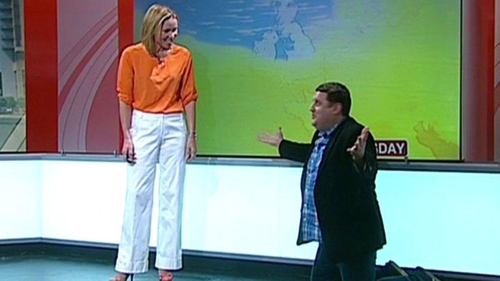 Peter Kay gate-crashes a Dianne Oxberry weather forecast