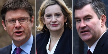 Delay Brexit, three UK ministers urge
