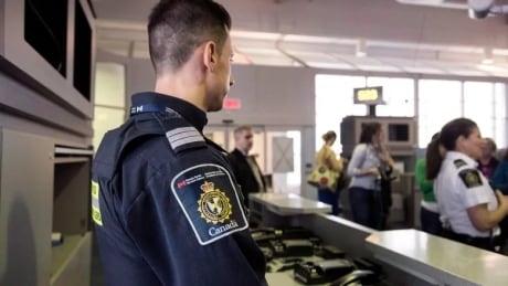 Border agency breaches privacy of refugee claimant