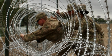 US-Mexico border: Pentagon to deploy an extra 2,000 troops