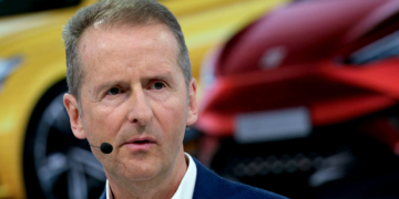 Volkswagen boss apologises for Nazi gaffe